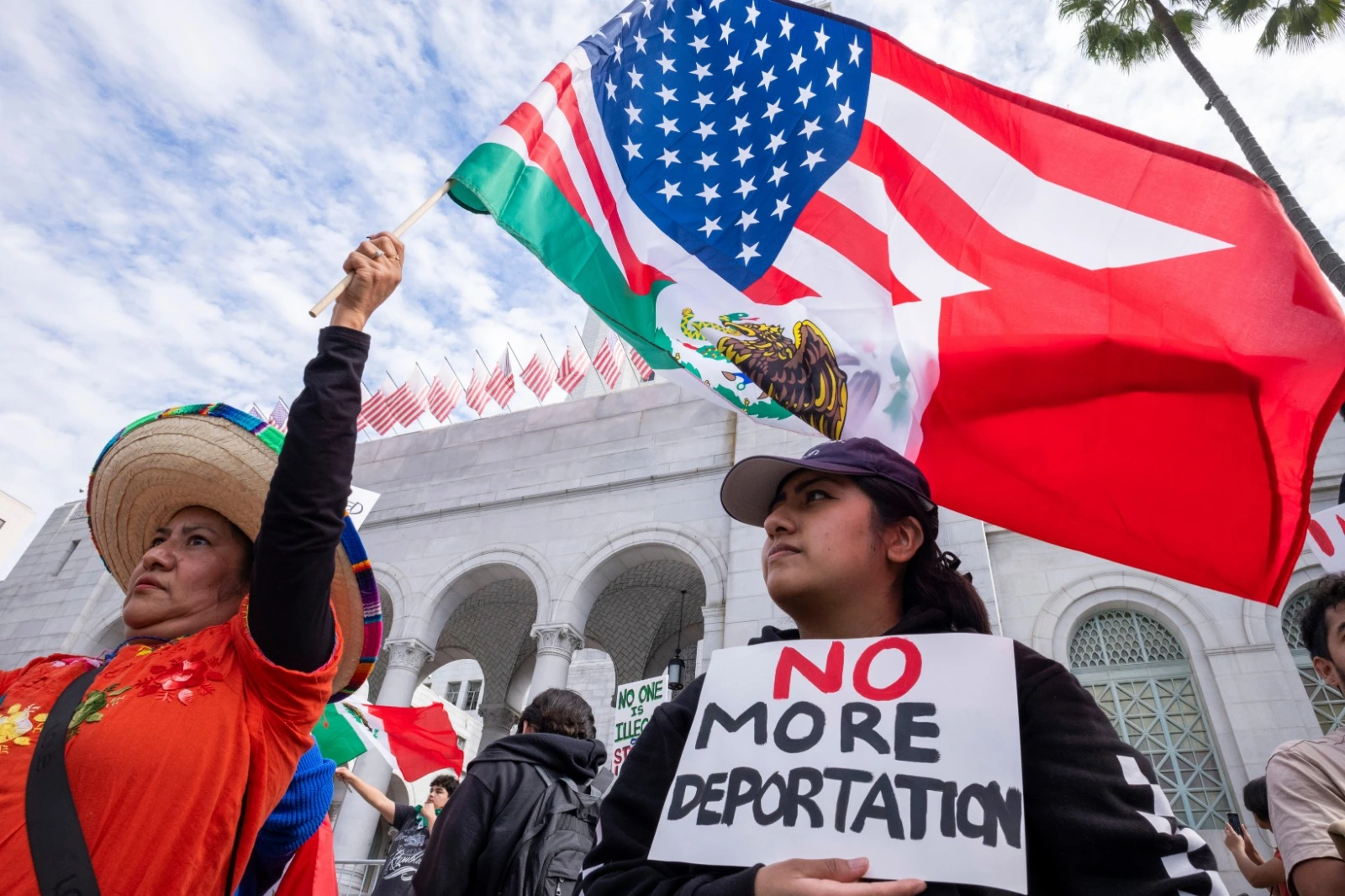 EN PORTADA: FAMILIAS ROTAS Más de 200.000 deportados latinos: la ofensiva migratoria de Trump separa familias y afecta al campo.