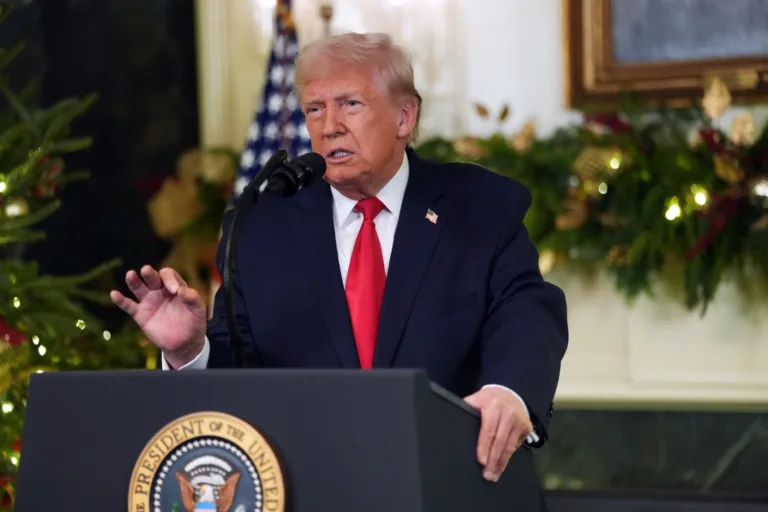 EN PORTADA: LA HUELLA DE TRUMP Lo que dejó Trump en el Día Internacional del Migrante: 605.000 expulsados y 1,9 millones autodeportados.