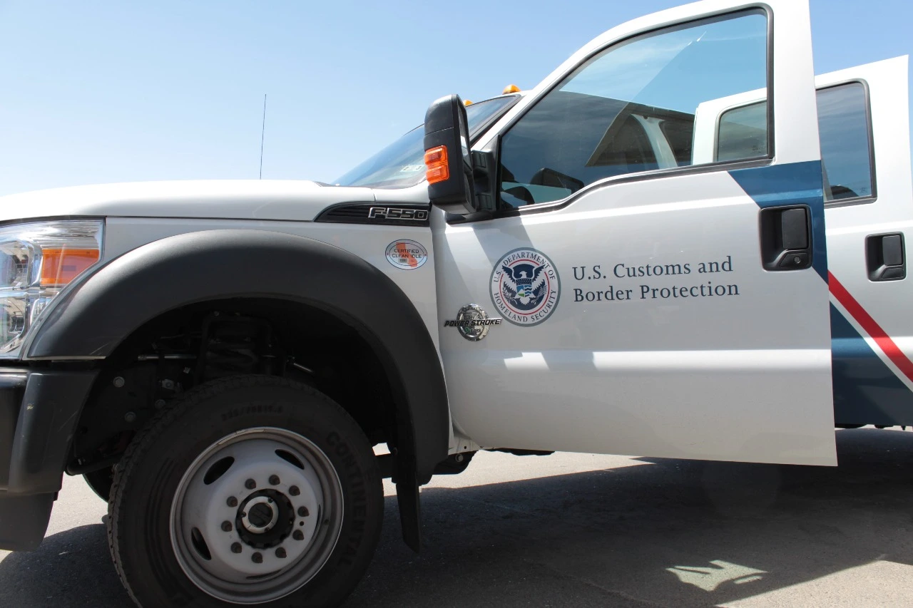 EN PORTADA: NUEVA ORLEANS EN LA MIRA ICE y CBP van a Nueva Orleans para realizar redadas masivas contra inmigrantes.