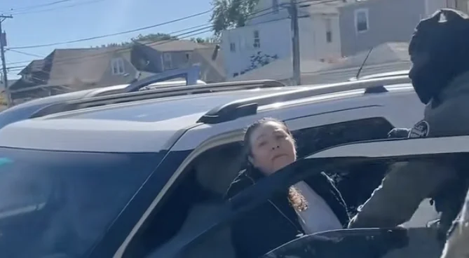 ICE detiene a familia mexicana camino a ver a su bebé en UCI