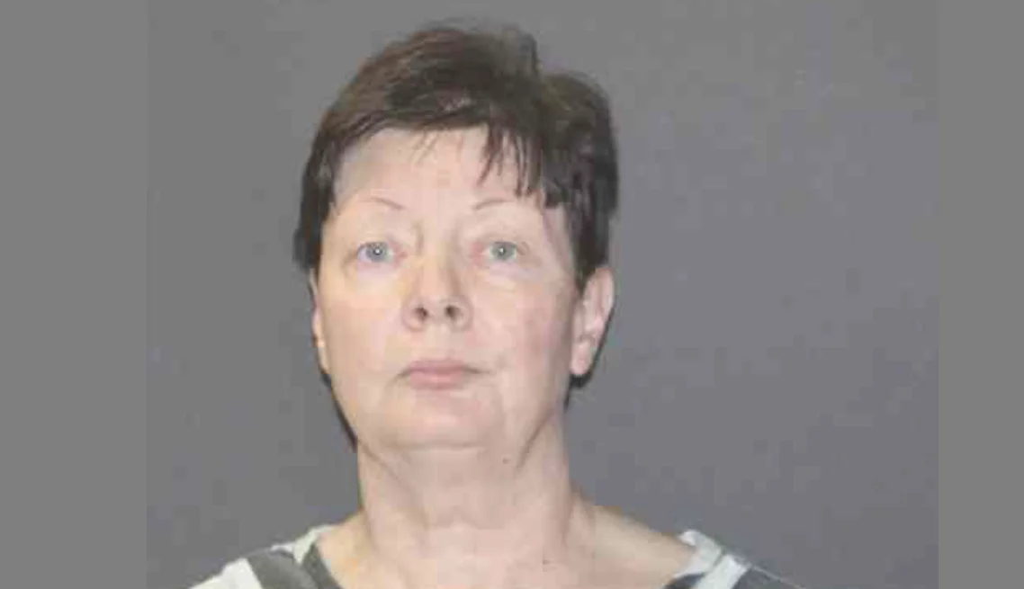 Madre encerró a su hija discapacitada en una jaula