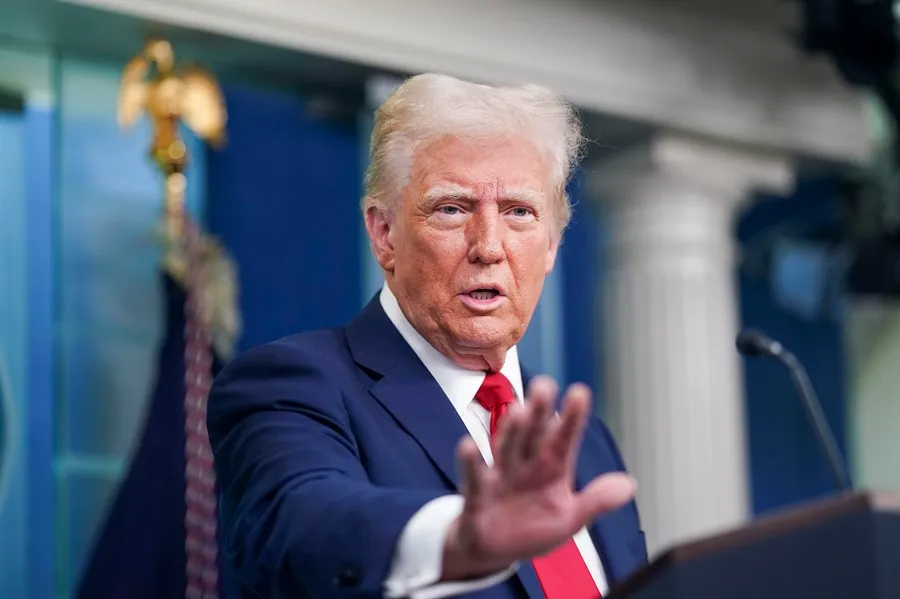 Trump pone en riesgo a miles con revisión