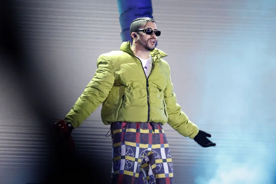 Bad Bunny se infiltra en lucha libre en México