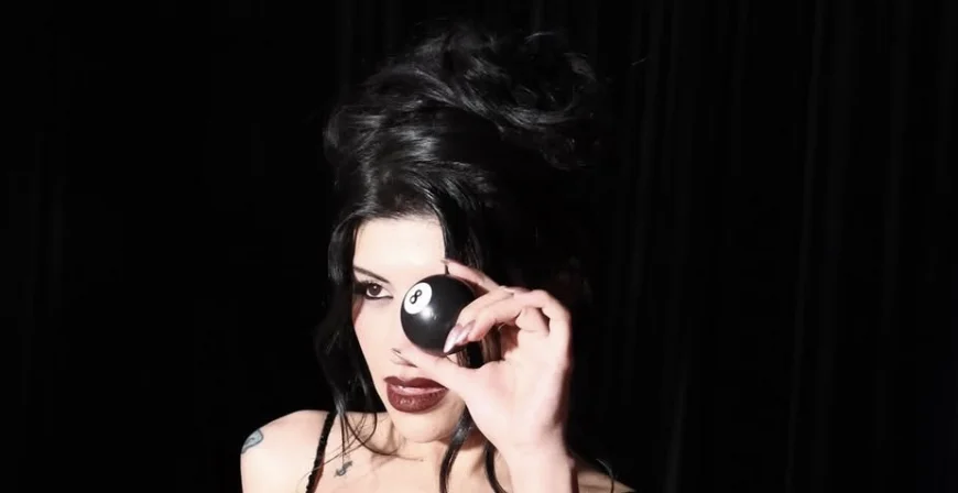 Fans de Ángela Aguilar enviarían a ICE a conciertos de Cazzu