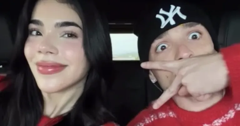 Kenia Os y Peso Pluma llevan alegría navideña a niños en EE.UU.