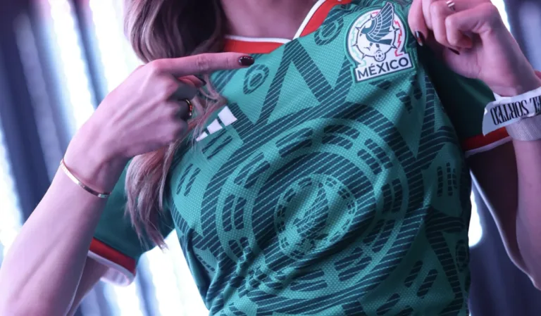 ¿Cuánto pagó Adidas por usar la Piedra del Sol en la playera de México?