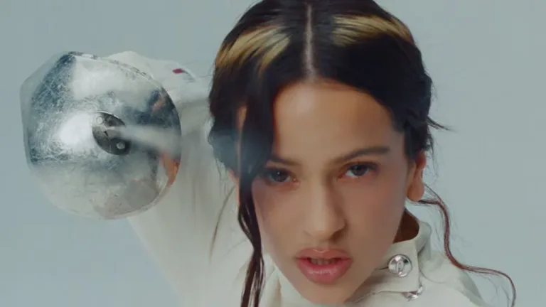 Rosalía divide opiniones tras lanzar el video de La PERLA