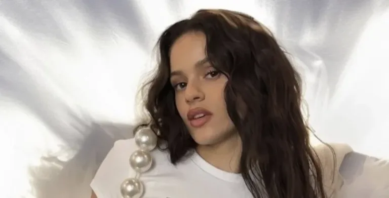 Rosalía huye de entrevista tras susto con una cucaracha