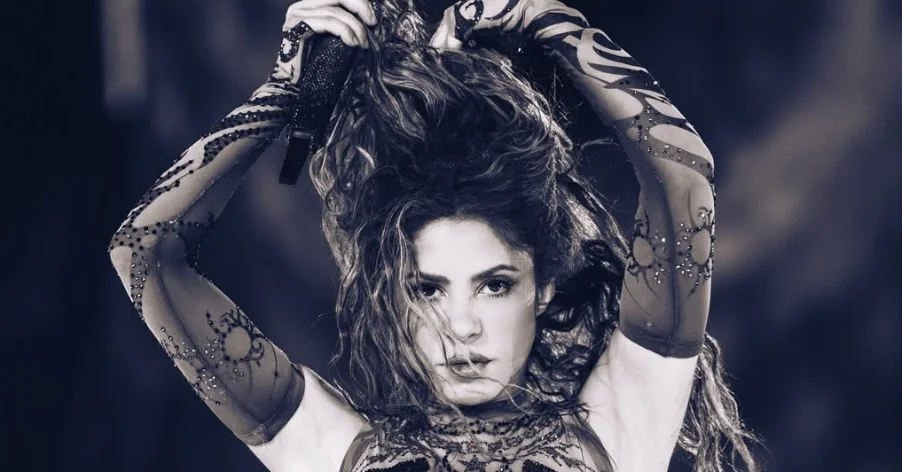 Shakira sufre jalón de cabello durante concierto en Uruguay