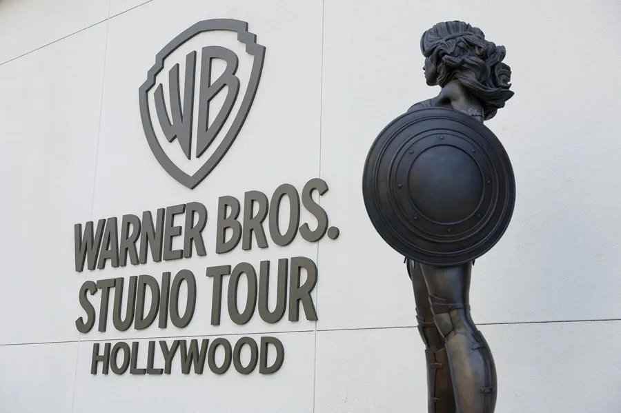 Trump cuestiona la compra de Warner Bros por Netflix