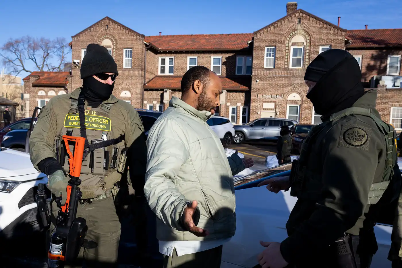 ¿Qué hacer si ICE llega a tu vecindario? Guía paso a paso