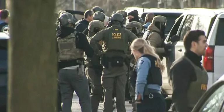 Trump culpa a mujer baleada por ICE: "Fue defensa propia"