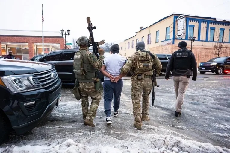 ICE anuncia la mayor operación migratoria en EE. UU.