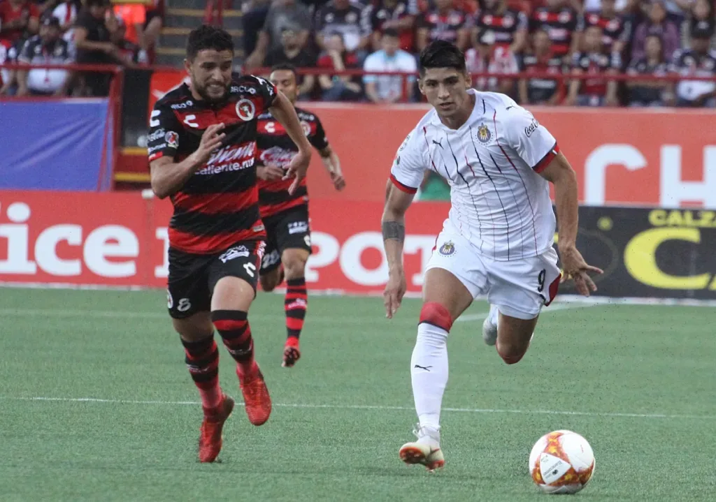 Alan Pulido se va de Guadalajara