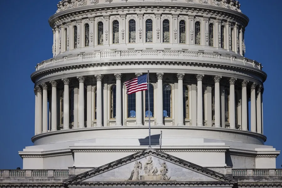 Gobierno de Trump exige comprobar ciudadanía de inquilinos