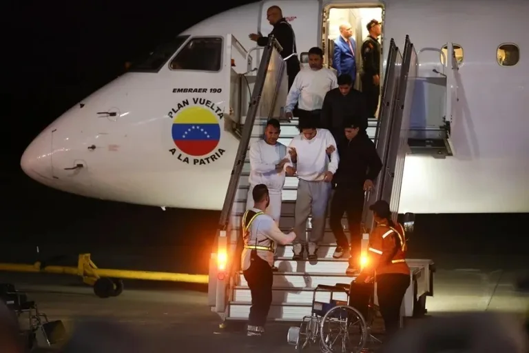 EN PORTADA: EXILIADOS EN INCERTIDUMBRE Venezolanos aún enfrentan la deportación de EE.UU. tras la captura de Maduro