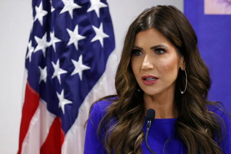 EN PORTADA: NOEM EN LA MIRA Demócratas —e incluso republicanos— planean hacer un juicio político a Kristi Noem.