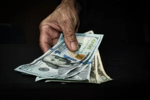 EN PORTADA: TARIFA DE FRONTERA En un movimiento económico sin precedentes, entra en vigor el nuevo impuesto a las remesas salientes.