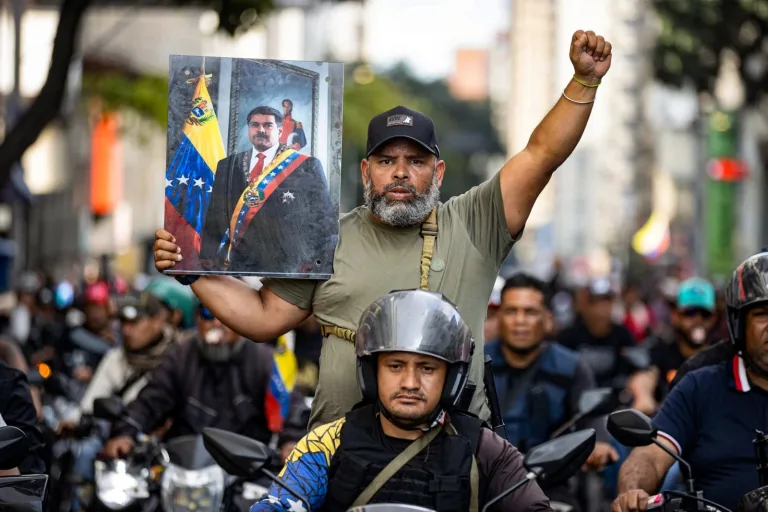 EN PORTADA: TENSIÓN EN VENEZUELA Venezuela arresta a quien apoye a EE.UU. mientras Trump descarta elecciones libres.