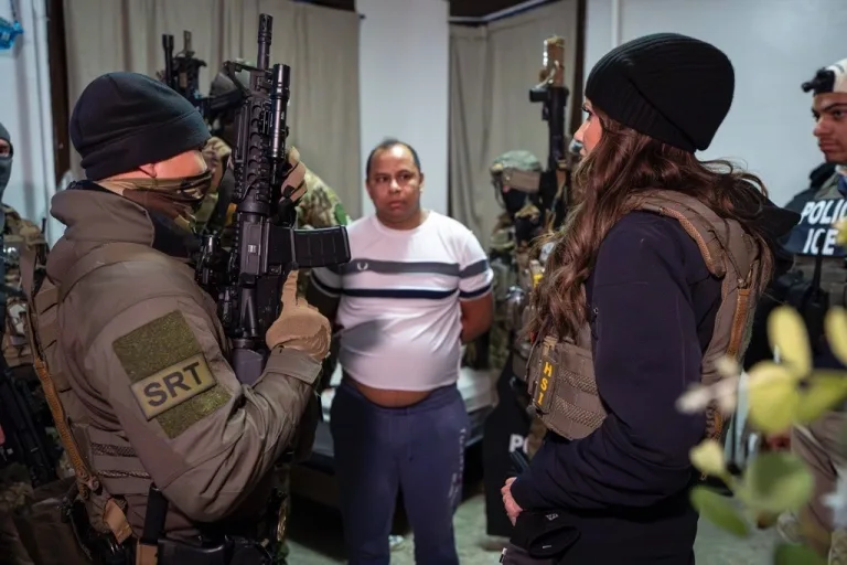 Kristi Noem participa en redada del ICE en Minneapolis