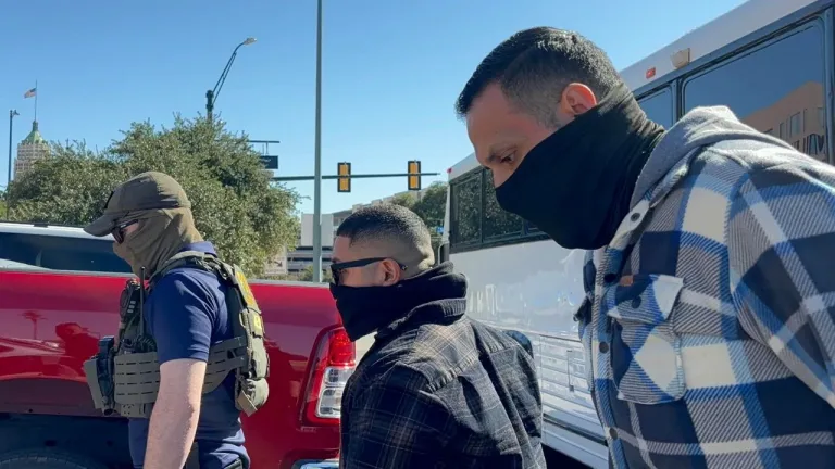 Arrestos migratorios en Texas suben: así actúa ICE en el estado