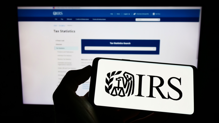 IRS explica paso a paso cómo declarar tus impuestos gratis