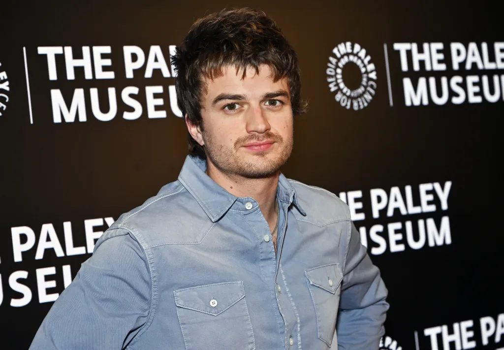 Joe Keery arremetió contra Trump