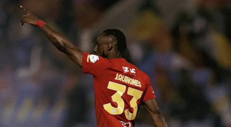 Julián Quiñones brilla con triplete ante Al-Fayha