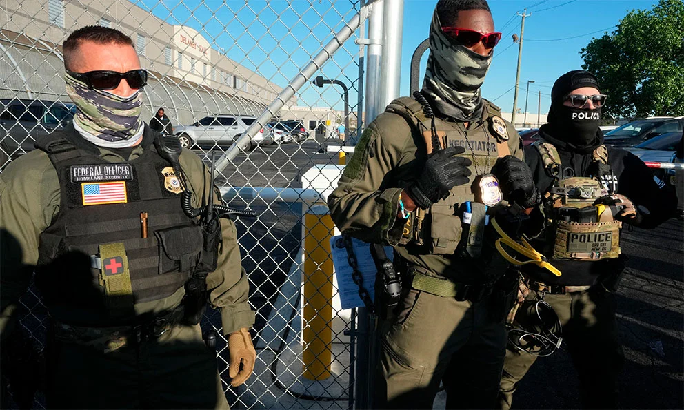 California impulsa ley que prohíbe a la Policía colaborar con ICE