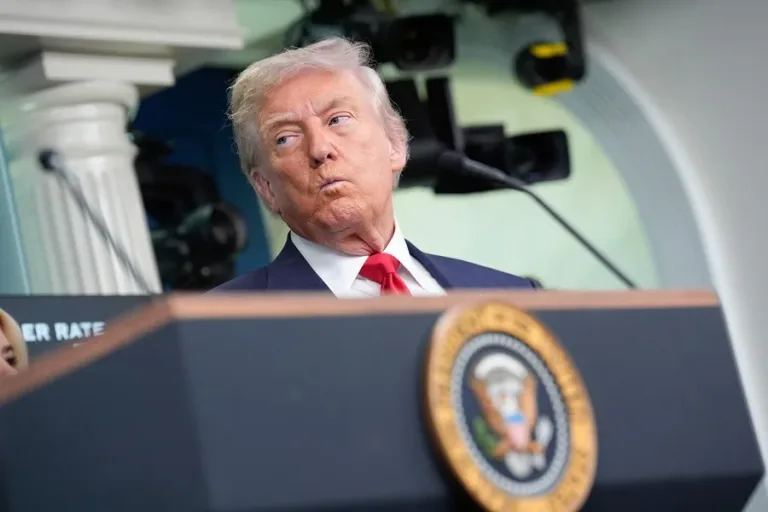 Trump defiende a ICE