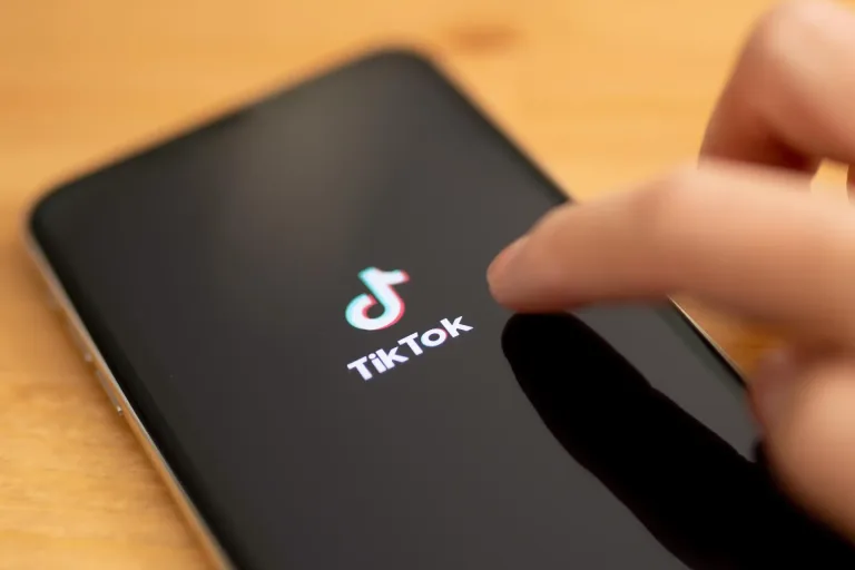 Usuarios furiosos en TikTok por fallas