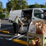 Volunteers in Minnesota Deliver Groceries