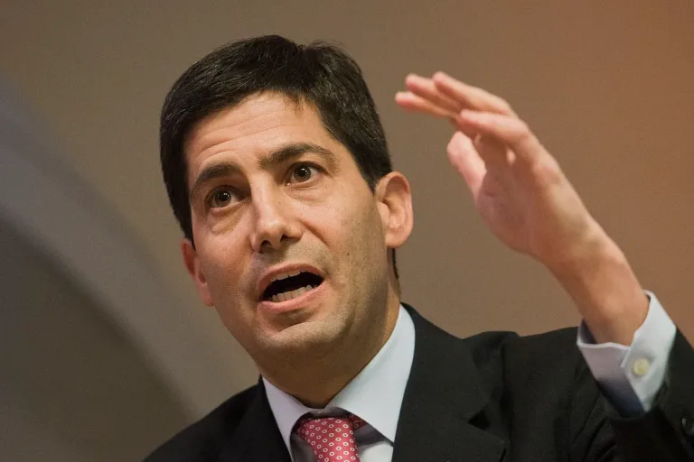 ¿Quién es Kevin Warsh, el elegido de Trump para la Reserva Federal?