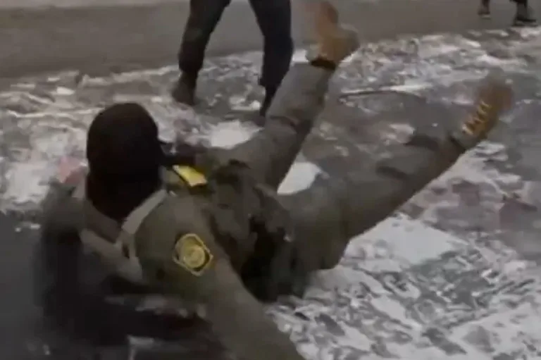 Agentes de ICE resbalan en operativos bajo hielo extremo