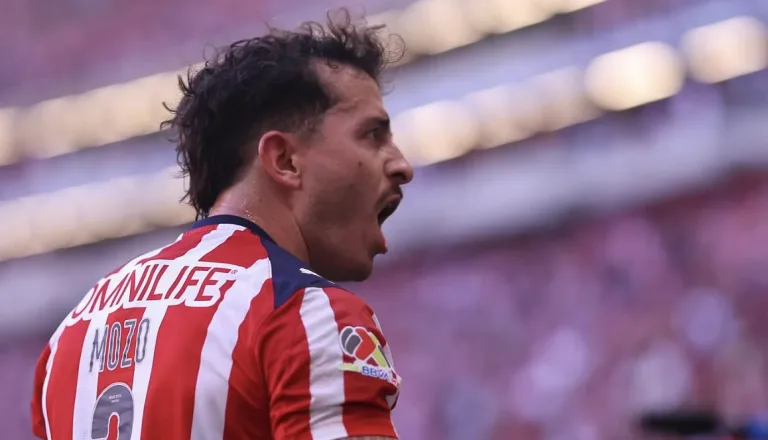 Emotiva despedida de Alan Mozo en las Chivas