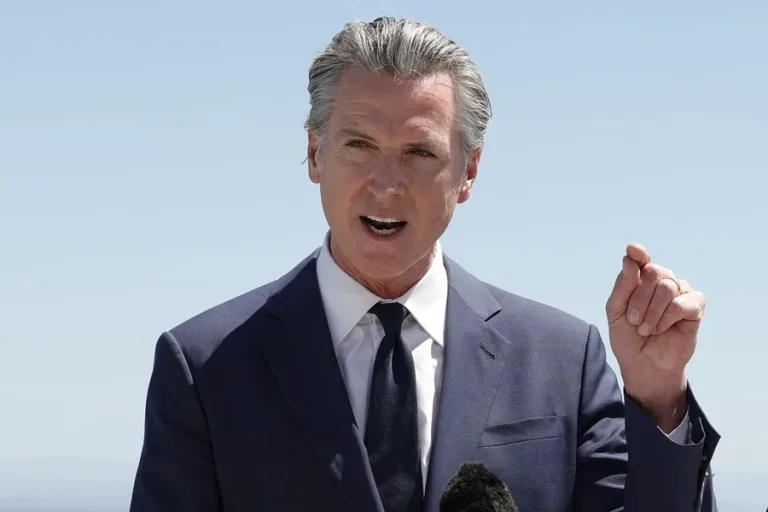 California investigará presuntos abusos de ICE