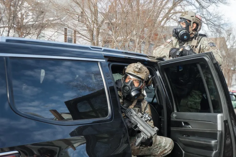 ICE realiza redadas en el Fashion District de Los Ángeles