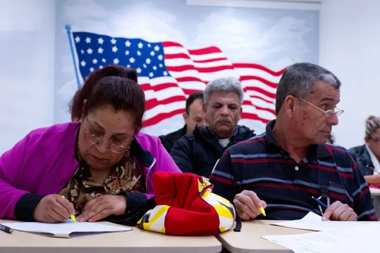 Gobierno de Trump exige comprobar ciudadanía de inquilinos