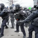 ICE prohíbe a sus agentes interactuar con manifestantes en Minnesota