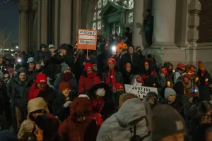 Los Ángeles protesta contra ICE y se enfrenta a la policía