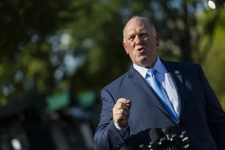 Trump envía a Tom Homan para liderar a ICE en Minnesota
