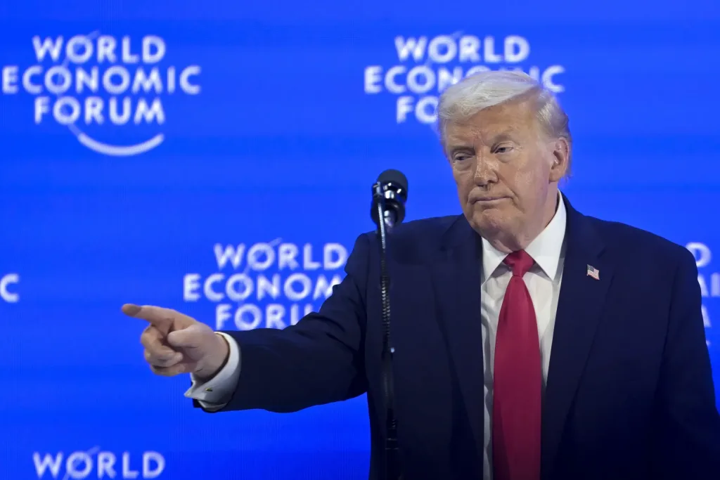 Trump confunde Islandia con Groenlandia en Foro de Davos