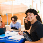 Top universidades con becas para estudiantes latinos en EE.UU.