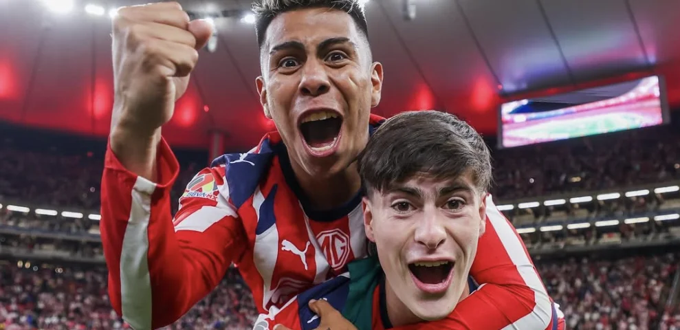 Chivas firma uno de los arranques más dominantes