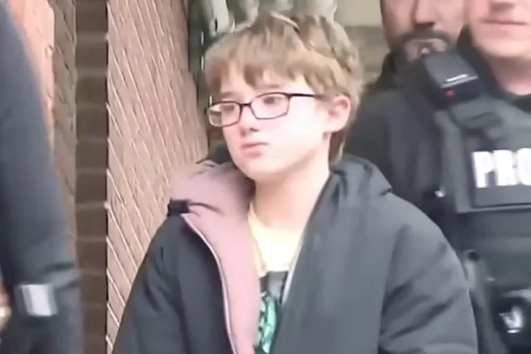 Acusan a niño de 11 años de asesinar a su padre por una Nintendo