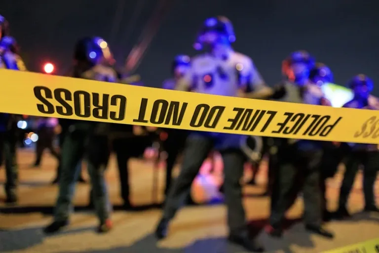 Demócratas plantean condiciones para financiar al ICE