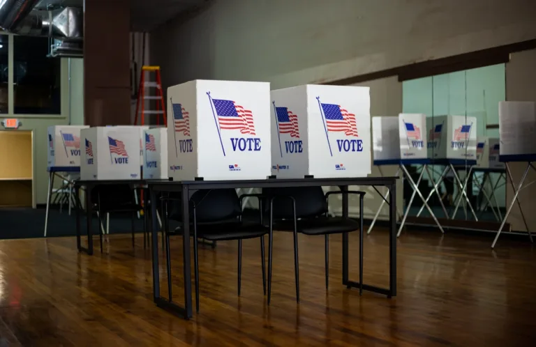 EN PORTADA: ALERTA POR ELECCIONES Planes de Trump de cambiar las elecciones saltan las alarmas ante la cita de noviembre.