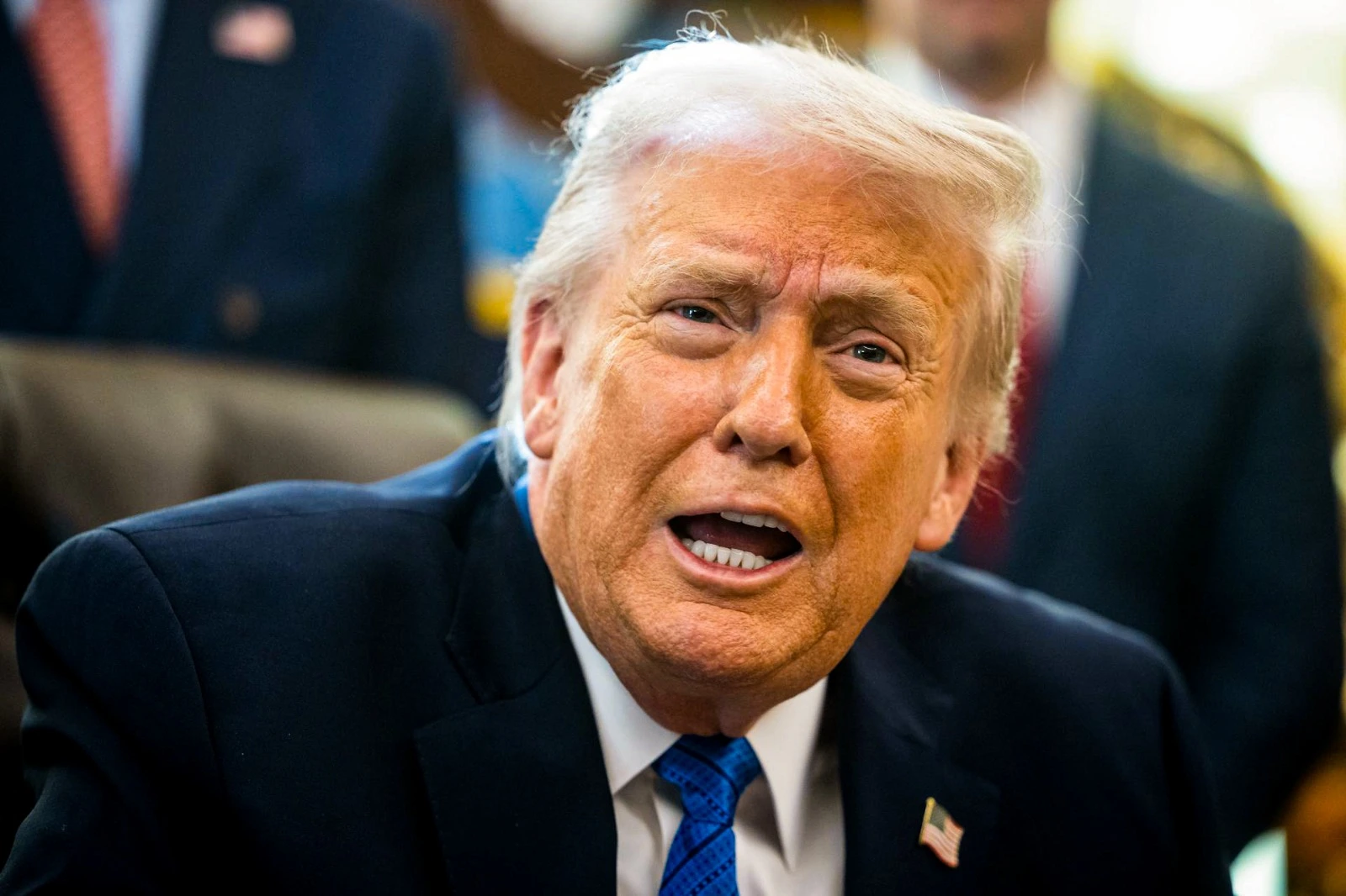 EN PORTADA: ENOJO POR EPSTEIN Trump se enfurece con periodista al ser consultado por Jeffrey Epstein: "Eres la peor. Nunca te he visto sonreír".