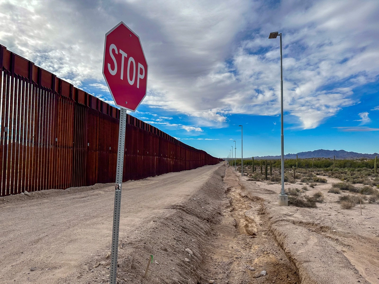 EN PORTADA: “INCURSIÓN” DEL CARTEL EE.UU. y México se enfrentan por una "incursión" de drones de un cartel en espacio aéreo.
