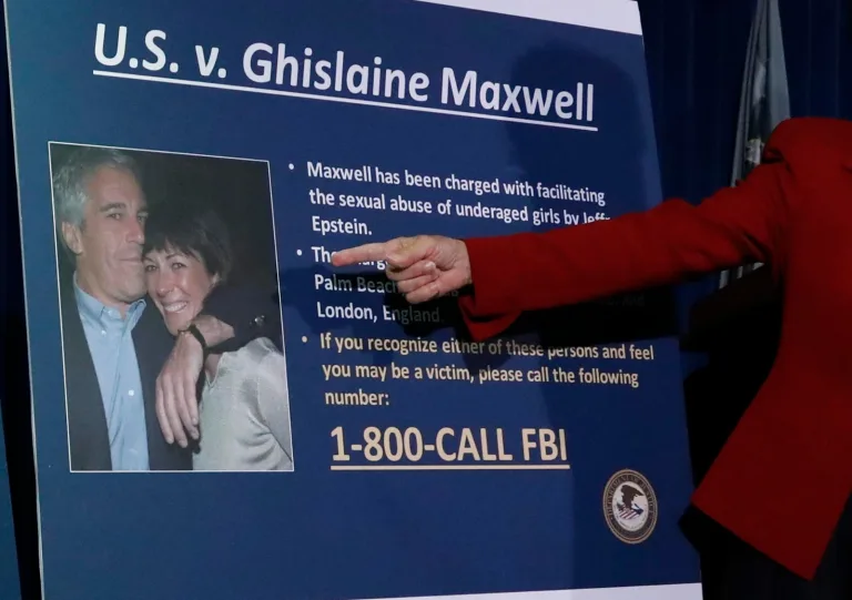 EN PORTADA: MAXWELL VS. TRUMP Ghislaine Maxwell promete limpiar el nombre de Trump si le concede clemencia en caso Epstein.